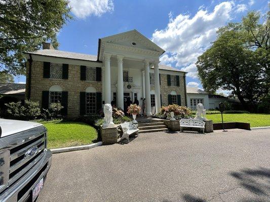 Graceland house.