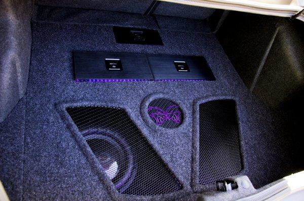 Project Hello Kitty with a single DD Audio 10" subwoofer and a pair of Arc Audio amplifiers and Arc Audio processor in a false floor