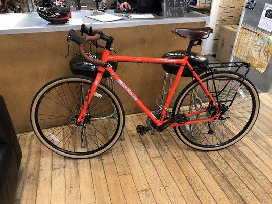 New Salsa Marrakesh in beautiful orange. Love the gumwall tires with this paint color.