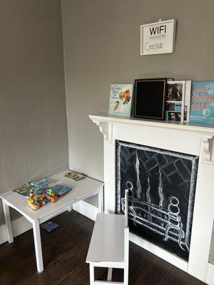 Waiting room/kid corner