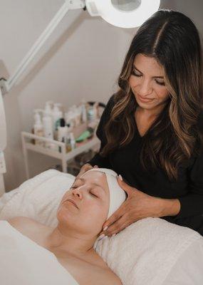 Licensed esthetician providing customized facials to treat many skin concerns