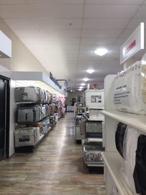 Framingham HomeGoods -- Framingham Mall : 400 Cochituate Road / Route 30, Framingham                   Interior