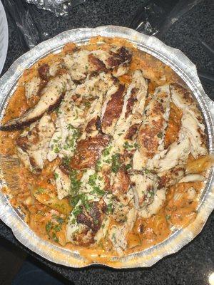 Delicious Penne vodka with Grilled Chicken