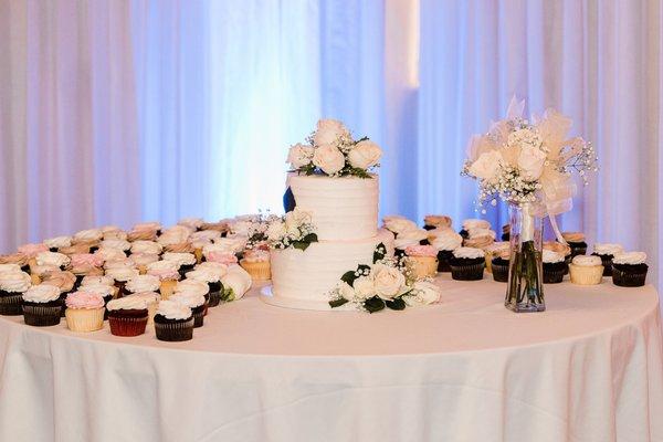 Cake flowers and toss bouquet.