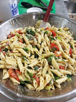 Spinach tomato mozzarella salad