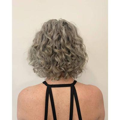 Cut/blend by Megan @thestationhairstudio. Beautiful combo of letting the natural color grow in- as well as removing old color over time