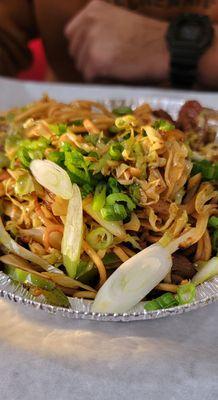 Chicken chowmein. Good portion, lots of fresh veggies, chicken is delicious stirfry type! Alittle spice.