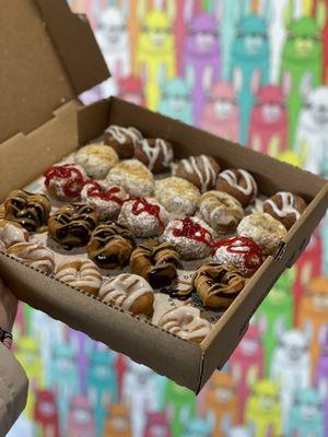 Flavors from left to right: Vanilla drizzle, peanut butter cup, powdered sugar + strawberry jam drizzle, lemon bar, cinnamon roll