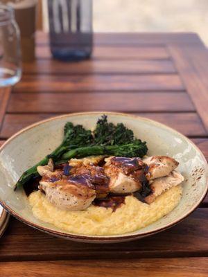 Chicken and polenta with broccoli