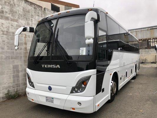 40 passenger motorcoach 
With a Restroom and Luggage Room