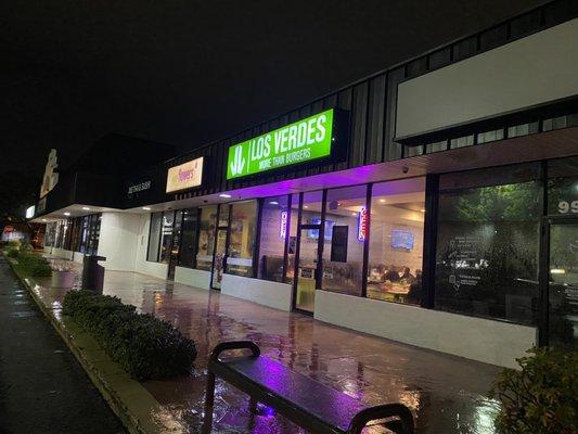 Outside view of Los Verdes