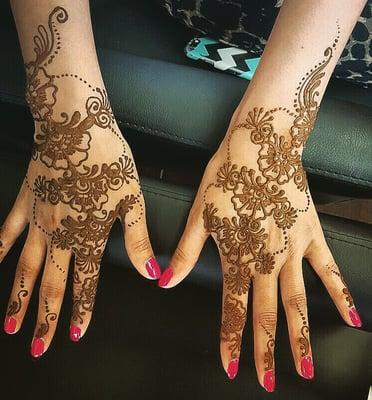 Beautiful herbal henna design by Shirin at Aisha's Williams Trace.