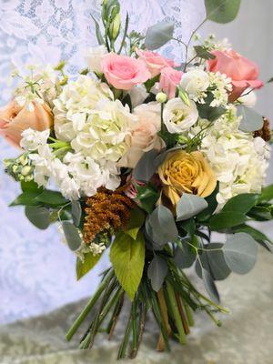 Pink roses with hydrangeas