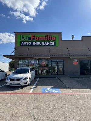 La Familia Auto Insurance & Tax Services