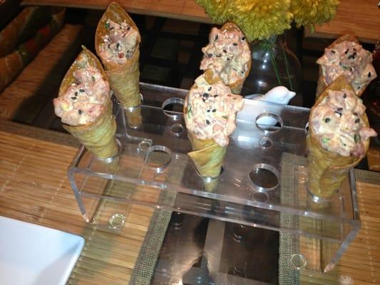 Spicy tuna wonton cones