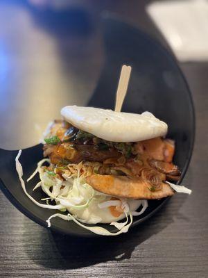 Pork Hirata Bun