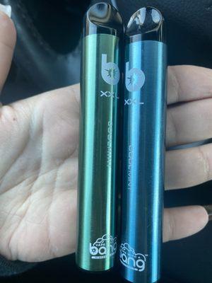 Product on the left is the fake vape they sold me. Product on the right is what a real one looks like. Took one hit and my throat burns.