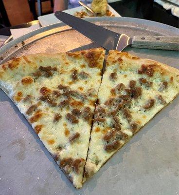 Bianco Pizza with ground beef added