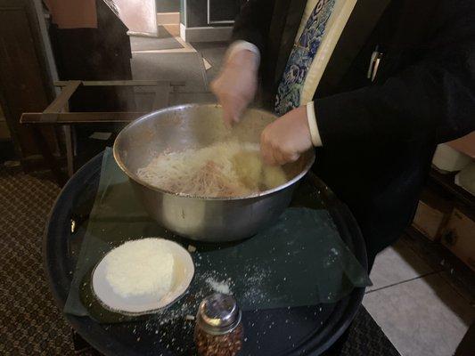 Mixing pasta at the table