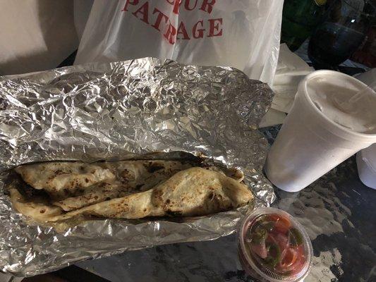 Steak Baliada, picante and tamarindo drink