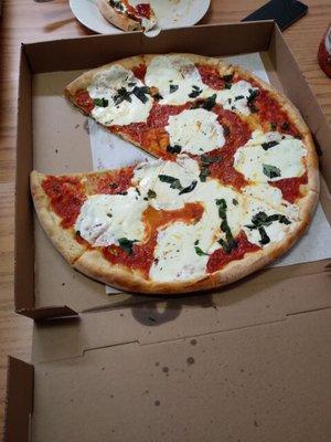 Mozzarella pizza