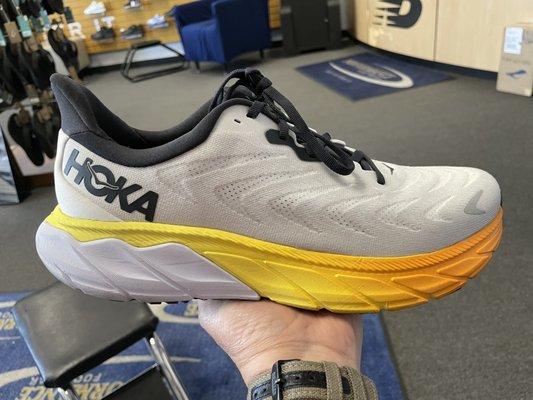 HOKA Arahi 6