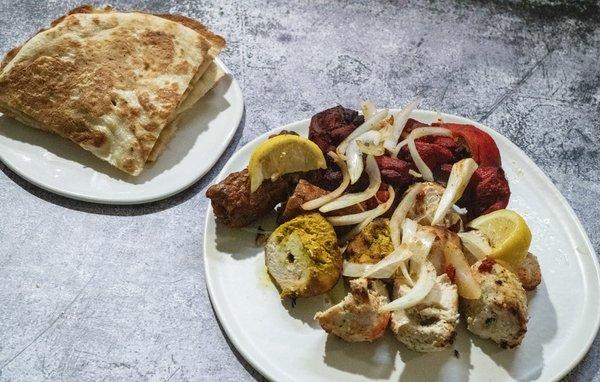 Tandoori mix with naan