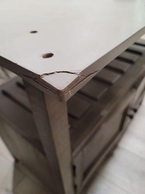 Damage to table base out of box.  No damage to box upon inspection during pickup.  No quality control with this company.