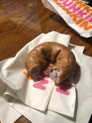 Ordered a glazed donut and ended up with a Blueberry instead. Staff doesn't care, watch your order.