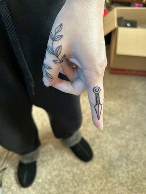 Hand tattoo by Raven