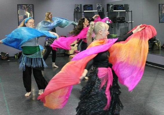 Belly dance and folkloric dance classes at the Aalim School of Dance in Minneapolis and West St. Paul.