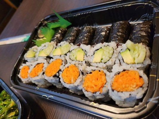 Spicy crab. Avocado/cucumber and tuna rolls