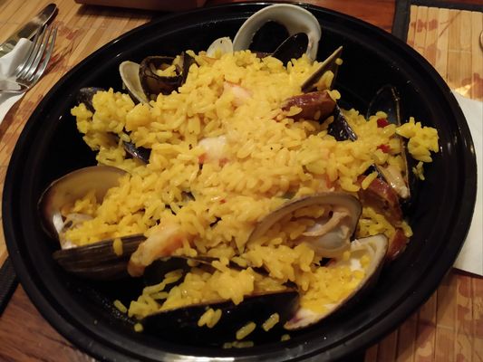 Seafood paella