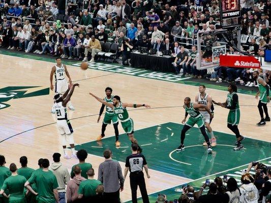 Jrue Holiday (#21), a cool dude in person and on the floor.  He scored 25 on this day.