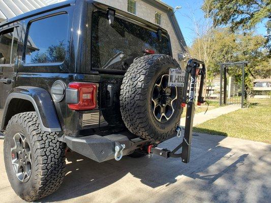 The rear bumper by Fishbone matches the side steps and compliments the RH4x4 bumper.