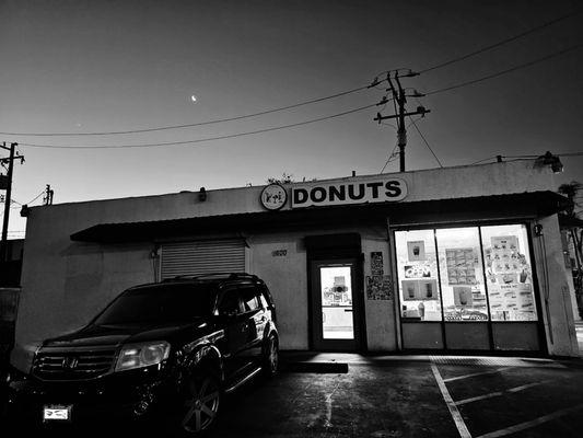 Front entrance to Penguin Donuts