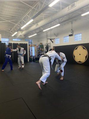 Adult Gi Jiu-Jitsu take downs training.