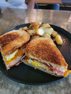 Breakfast sandwich (brunch)