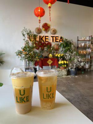 Roasted coconut milktea (10/10 - omg it's so yummy) and peach tea ( refreshing!!)