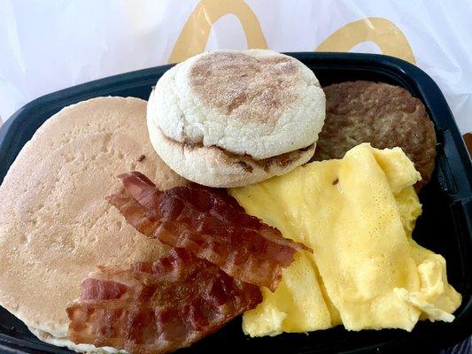 Deluxe Breakfast with muffin...also comes with hash brown