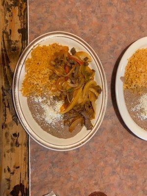 Steak fajitas( lunch ) FYI this plate does not come with guacamole, pico de gallo and sour cream additional charge.