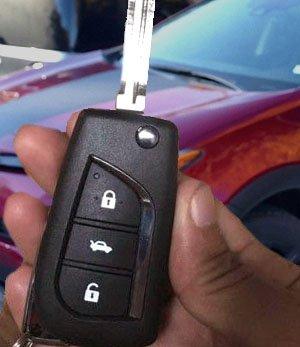 Car Key Replacement: Our rapid-response team specializes in car key replacement, offering on-the-spot solutions.