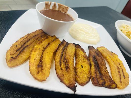 Platano, Frijoles y Crema Pan Frances