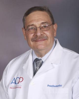 Dr. Matthew Zizmor is a Prosthodontist.