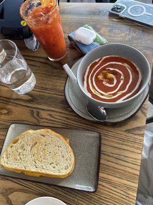 Grilled cheese and Tomato Soup