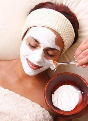 Deeply hydrating and antioxidant facial masks replenish moisture and give your skin a healthy glow!