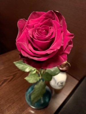 Fresh rose decorations at every table