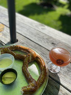 Pretzel and a delicious sour to start the weekend!