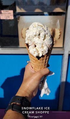 Double-scoop waffle cone