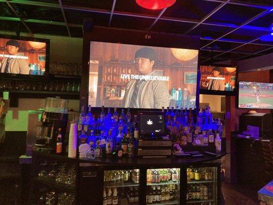 Bar area with plenty of TVs